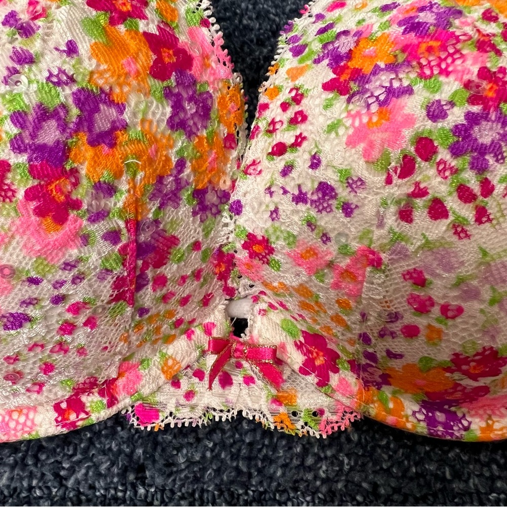 Victoria’s Secret bra - Picture 2 of 9